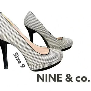 NINE & co. beautiful black & white pumps.